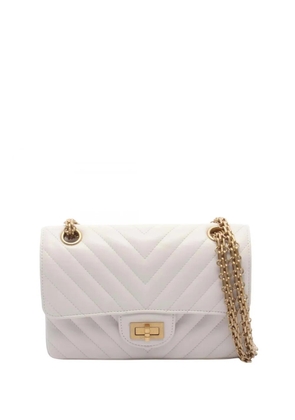 CHANEL Pre-Owned 2021-2026 Reissue 2.55 Chevron Calfskin Single Flap 224 shoulder bag - White