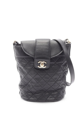 CHANEL Pre-Owned 2019 diamond-quilted matelassé shoulder bag - Black