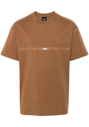Omc logo-print T-shirt - Brown