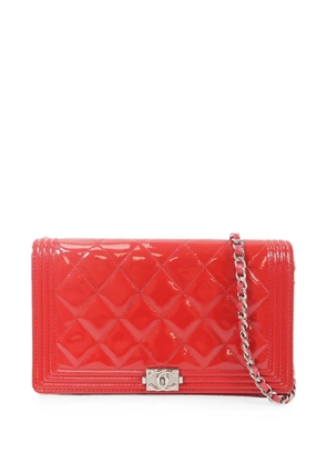 CHANEL Pre-Owned Boy diamond-quilted mini bag - Red
