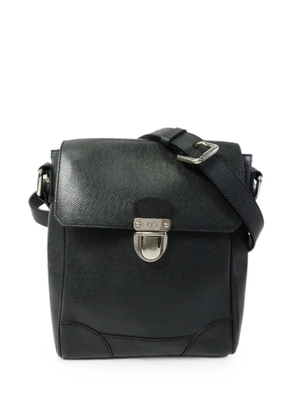 Louis Vuitton Pre-Owned Taiga Luka shoulder bag - Black