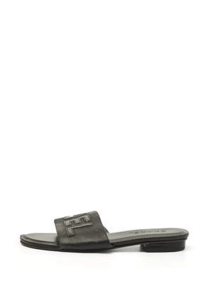 CHANEL Pre-Owned logo leather slides - Black