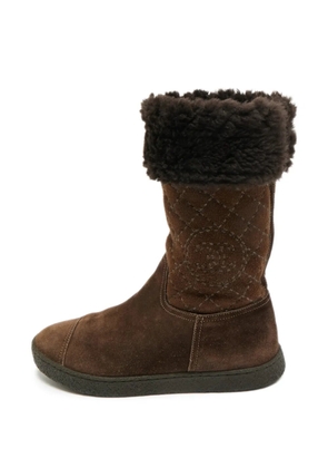 CHANEL Pre-Owned quilted shearling-trim boots - Brown