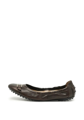 Tod's Vintage buckle-detail ballet flats - Brown