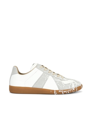 Maison Margiela Replica Sneaker in White & Off White - White. Size 46 (also in 42, 43, 45, 44).