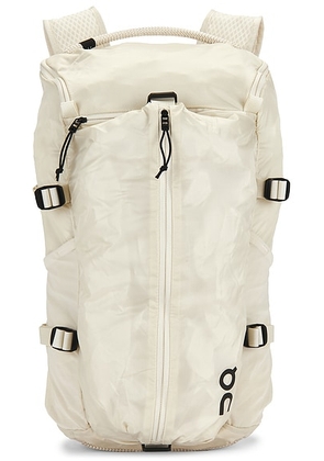 On Speed Pack 18L Lite in Cream - Cream. Size all.