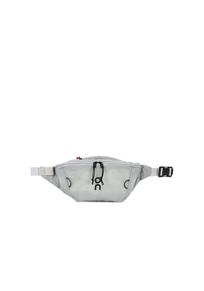 On Waist Pack 2L Lite in White.
