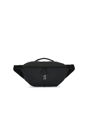 On Sling Pack 9L in Black.