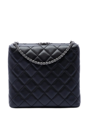 CHANEL Pre-Owned 2016-2017 CC Quilted Lambskin Kiss Lock Minaudiere Chain crossbody bag - Black