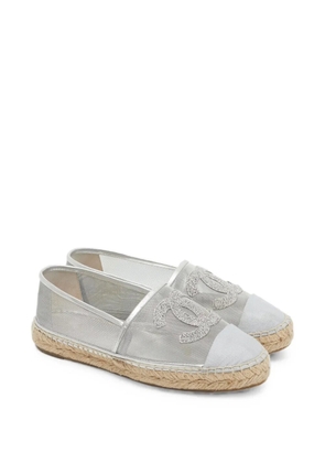 CHANEL Pre-Owned CC cap-toe espadrilles - White