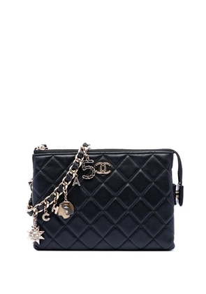 CHANEL Pre-Owned 2020 CC Quilted Lambskin Coco Charms Chain Wristlet Pouch clutch bag - Black
