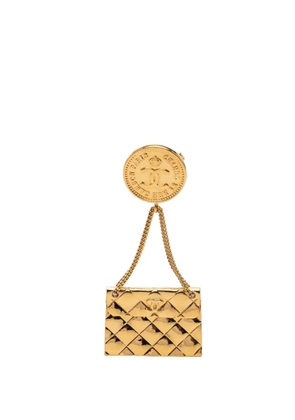 CHANEL Pre-Owned 1950-1970 CC Gold Plated Quilted Flap Bag Medallion Brooch costume brooch