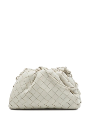 Bottega Veneta Pre-Owned 2012-2026 Nappa Intrecciato The Mini Pouch crossbody bag - White