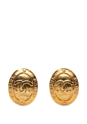 CHANEL Pre-Owned 1980-1990 CC Gold Plated Oval Clip On Earrings costume earrings