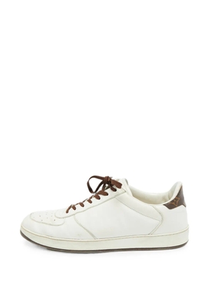 Louis Vuitton Pre-Owned Monogram canvas low-top sneakers - White