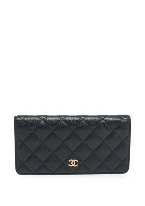 CHANEL Pre-Owned L Yen quilted bifold wallet - Black