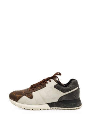 Louis Vuitton Pre-Owned Run Away Monogram sneakers - Brown