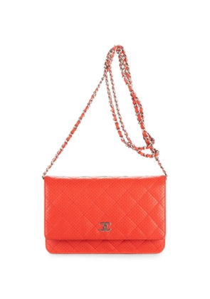 CHANEL Pre-Owned quilted perforated shoulder bag - Red