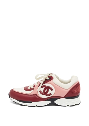 CHANEL Pre-Owned CC logo sneakers - Red
