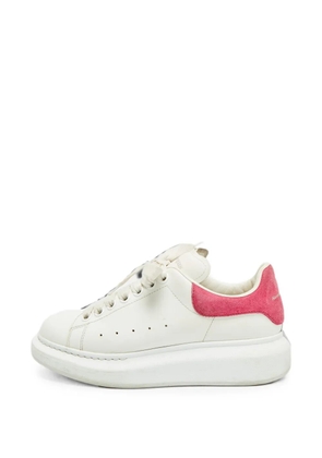 Alexander McQueen Pre-Owned Oversized suede-panel sneakers - White