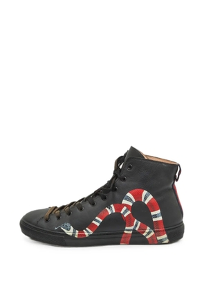 Gucci Pre-Owned Kingsnake print leather sneakers - Black