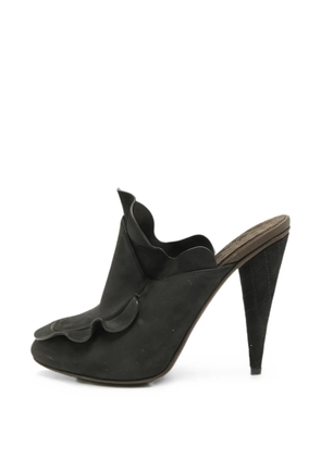 Fendi Pre-Owned nubuck ruffled mules - Black