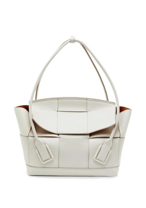 Bottega Veneta Pre-Owned Arco Maxi Intrecciato tote bag - Neutrals