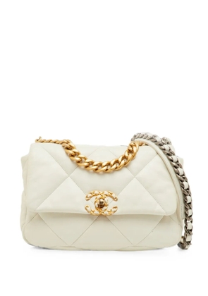 CHANEL Pre-Owned 2020 small Chanel 19 quilted shoulder bag - White