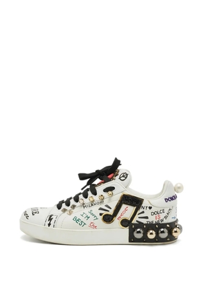 Dolce & Gabbana Pre-Owned graffiti-print studded sneakers - White