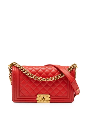 CHANEL Pre-Owned 2017 medium Boy diamond-quilted shoulder bag - Red