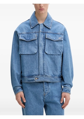 Filling Pieces logo-plaque flap-pocket denim jacket - Blue