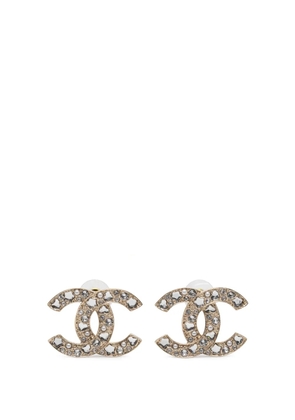 CHANEL Pre-Owned 2025 CC Gold Plated Strass Faux Pearl Push Back Earrings costume earrings