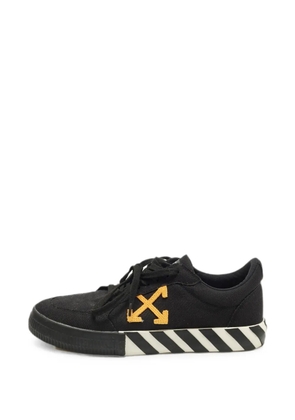 Off-White Pre-Owned Vulcanized low-top sneakers - Black