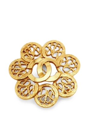 CHANEL Pre-Owned CC openwork brooch - Gold