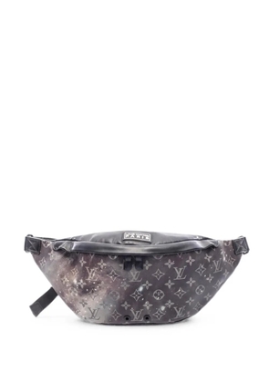 Louis Vuitton Pre-Owned 2018 Discovery Bumbag Monogram belt bag - Black