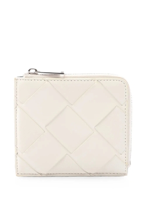 Bottega Veneta Pre-Owned 2000s Maxi Intrecciato zip-around coin purse - White