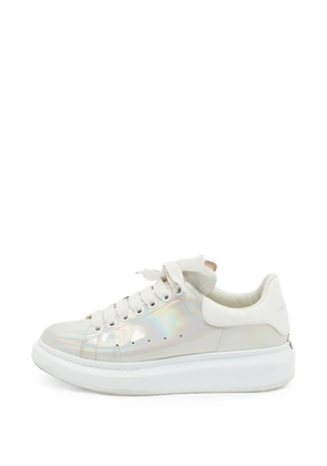 Alexander McQueen Pre-Owned Oversized iridescent sneakers - White
