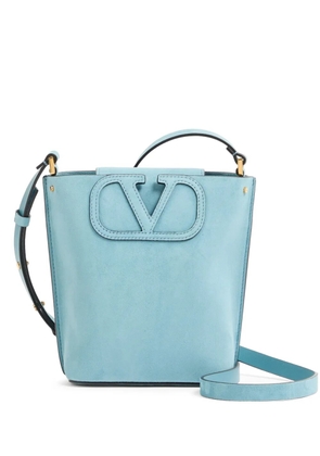 Valentino Garavani small Fill Me bucket bag in suede - Blue