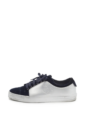 CHANEL Pre-Owned CC low-top sneakers - Blue