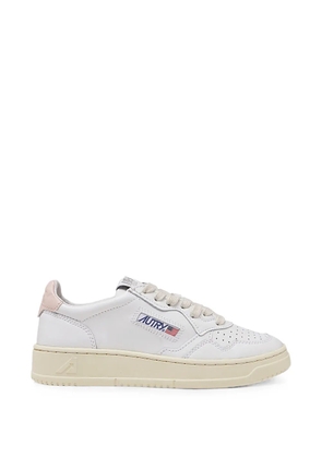 Autry Medalist low perforated-toe leather sneakers - White