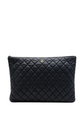CHANEL Pre-Owned 2016-2017 Large Quilted Caviar O Case clutch bag - Black