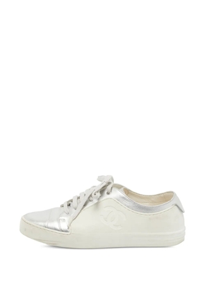 CHANEL Pre-Owned Interlocking CC sneakers - White