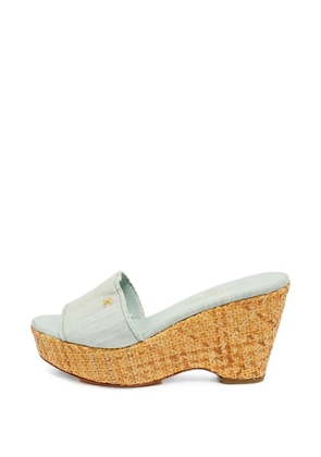 CHANEL Pre-Owned CC-logo wedge sandals - Blue