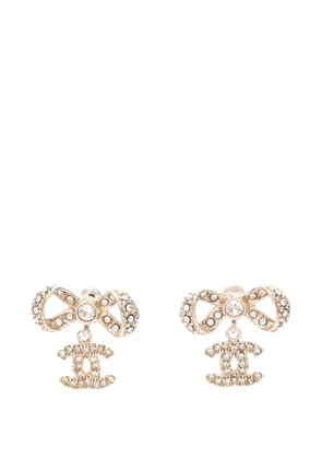 CHANEL Pre-Owned 1986-1988 Coco Mark ribbon earrings - Gold