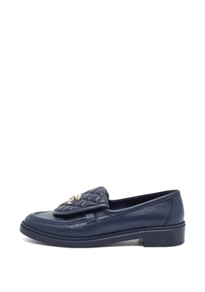 CHANEL Pre-Owned quilted CC turn-lock loafers - Blue