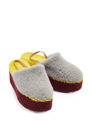 Fendi Pre-Owned shearling platform mules - Grey