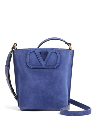 Valentino Garavani small Fill Me bucket bag in suede - Blue