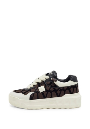 Valentino Garavani Pre-Owned One Stud Toile Iconographe sneakers - Brown