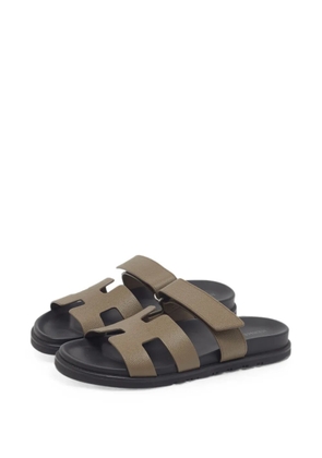 Hermès Pre-Owned Chypre touch-strap slides - Brown