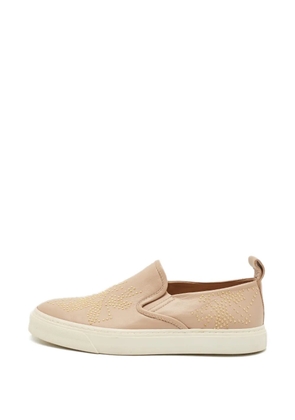 Chloé Pre-Owned Susanna stud-embellished sneakers - Neutrals